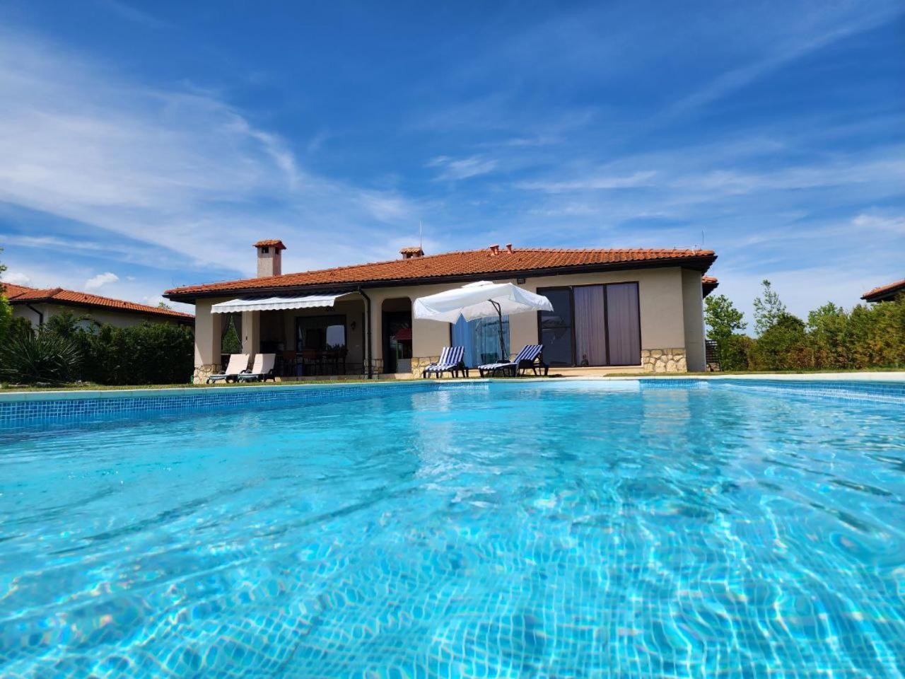 Private Villa 102 With Heated Pool In Blacksearama Baltsjik Buitenkant foto