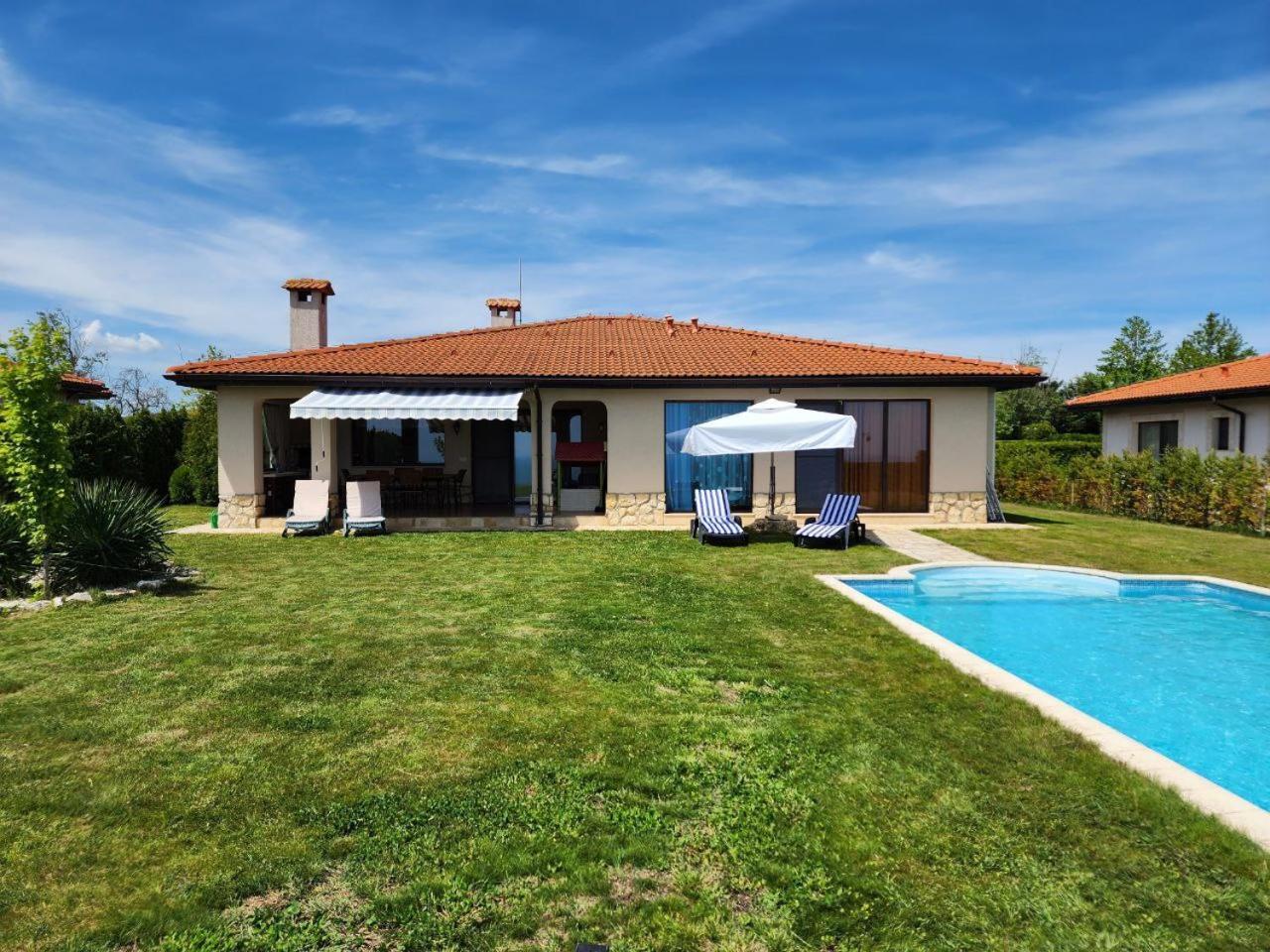 Private Villa 102 With Heated Pool In Blacksearama Baltsjik Buitenkant foto