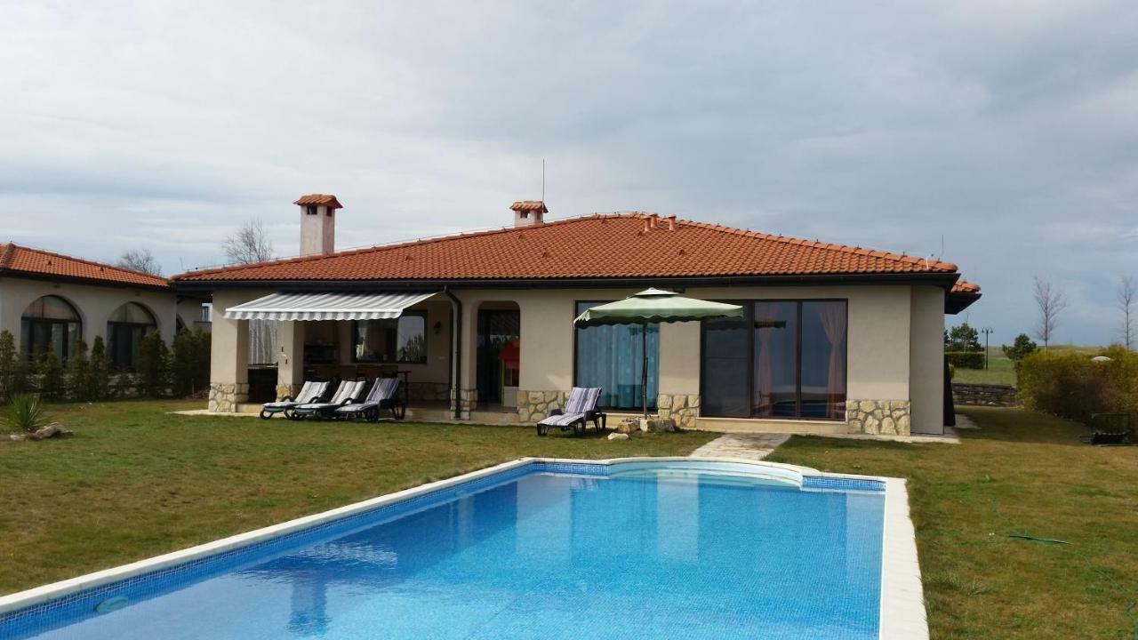 Private Villa 102 With Heated Pool In Blacksearama Baltsjik Buitenkant foto